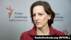 Энн Эпплбаум — американская писательница, лауреат Пулитцеровской премии, автор нескольких книг о России и Советском Союзе, в том числе нон-фикшн-произведения "Красный голод: Сталинская война в Украине "