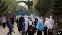 د نجونو ښوونځی - عکس پخوانی دی