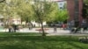 Roditelji sa djecom u parkovima u Sarajevu, april 2020.