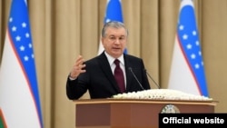 На відміну від свого попередника на посту президента, авторитарного лідера Іслама Карімова, який дотримувався політики «твердої руки», Шавкат Мірзійоєв неодноразово заявляв про необхідність прозорого управління державою.