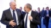 Президент Беларуси Александр Лукашенко (слева) и исполняющий обязанности премьер-министра Армении Никол Пашинян на саммите ОДКБ, Астана, 8 ноября 2018 г.