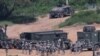 Военнослужащие сухопутных войск США принимают участие в военных учениях вблизи демилитаризованной зоны, разделяющей КНДР и Республику Корея, 22 августа 2016 года
