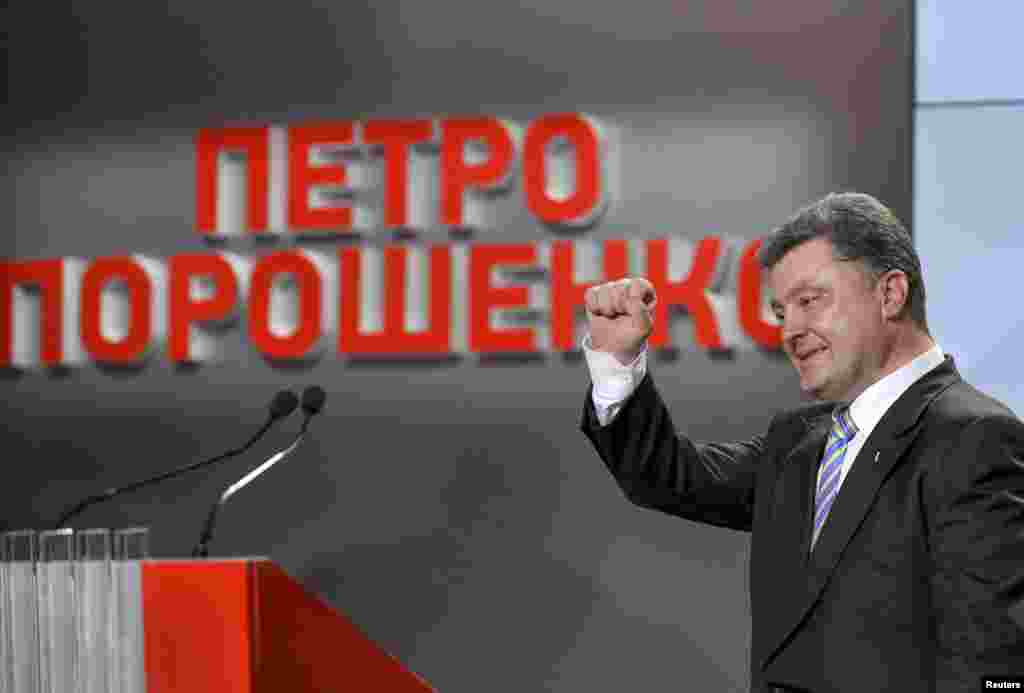 Пятро Парашэнка пасьля абвяшчэньня вынікаў экзыт-пул. 