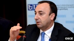Հրայր Թովմասյան, արխիվ 