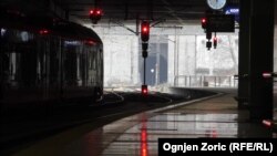 "Imam 30 godina i više puta sam čuo obećanje da će krene gradnja metroa", kaže Beograđanin Nenad