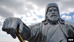 Памятник Чингисхану в Улан-Баторе.