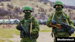 Російські солдати у Перевальному. Крим, березень 2014 року