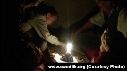 O‘zbekistonda 1-apreldan elektr energiyasi va gaz uchun to‘lovlar oshishi ortidan kam ta’minlangan oilalarning iqtisodiy ahvoli yanada og‘irlashishi kutiladi.