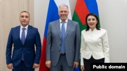 Russia - Rosselkhoznadzor chief Sergei Dankvert (center) meets Tigran Petrosian, Moscow, July 29, 2025.