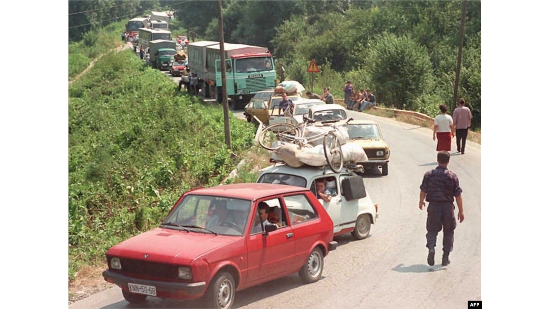 Konvoj Srba iz Hrvatske na ulazu u BiH 1995.