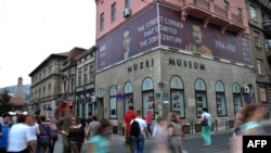 Stope Gavrila Principa nekad su stajale ispred ulaza u Muzej Sarajeva