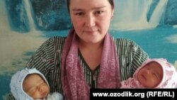 Фарида Газиева жаңы төрөлгөн балдары менен. 