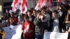 Акция продолжалась не более получаса. Для журналистов, опоздавших к началу мероприятия, студенты охотно вновь развернули плакаты и еще раз "на камеру" зачитали свое заявление