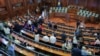 Poslanici napuštaju salu nakon neuspjeha u konstituisanju Skupštine. 25. jula 2025.