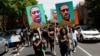 Дэманстрацыя Black Lives Matter з партрэтамі Джорджа Флойда