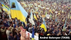 Мітинг із закликами до розпуску Верховної Ради, відставки уряду і вимогами про вихід України зі складу СРСР. Київ, 30 вересня 1990 року
