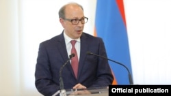 Armenia - Outgoing Foreign Minister Ara Ayvazian addresses Armenian Foreign Ministry staff, Yerevan, May 31, 2021.