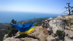 Підняття українського прапора на горі Шаан-Кая біля Алупки, Крим.Акція руху спротиву «Жовта стрічка» (ілюстративне фото)