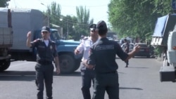 Нападение вооруженных лиц на здание полиции в Ереване