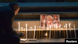 Архив -- Церемония зажжения свечей на площади Свободы в Ереване в память об убитых семи членах семьи Аветисян, 20 января 2015 г․