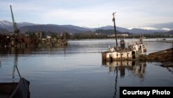 Кроме микрорайона Маяк, в остальных местах город прижат горами к морю