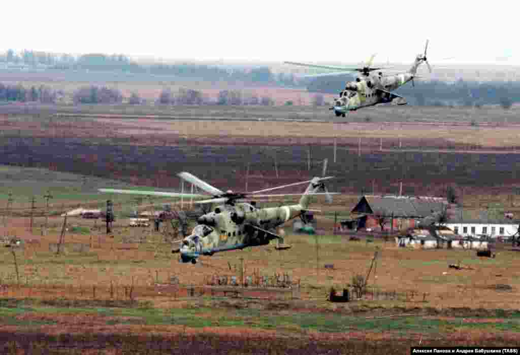Ruski napadi iz helikoptera na selo u Čečeniji. Uporaba oružja dugog dometa rezultirala je relativno lakim vojnim dobicima za rusku stranu, ali i veliki brojem civilnih žrtava.