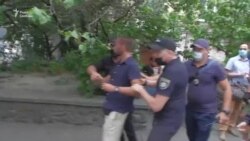 У Києві під час протесту біля посольства Білорусі затримали кількох осіб – відео