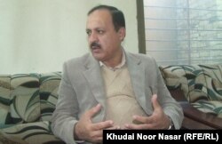 د کوټې په بولان مېډيکل يونيورسټي کې د نفسياتو د څانګې مشر پروفېسر ډاکټر غلام رسول وايي چې په خلکو کې د بدګمانۍ يا ناسمې انګېرنې درې مهم لاملونه دي.