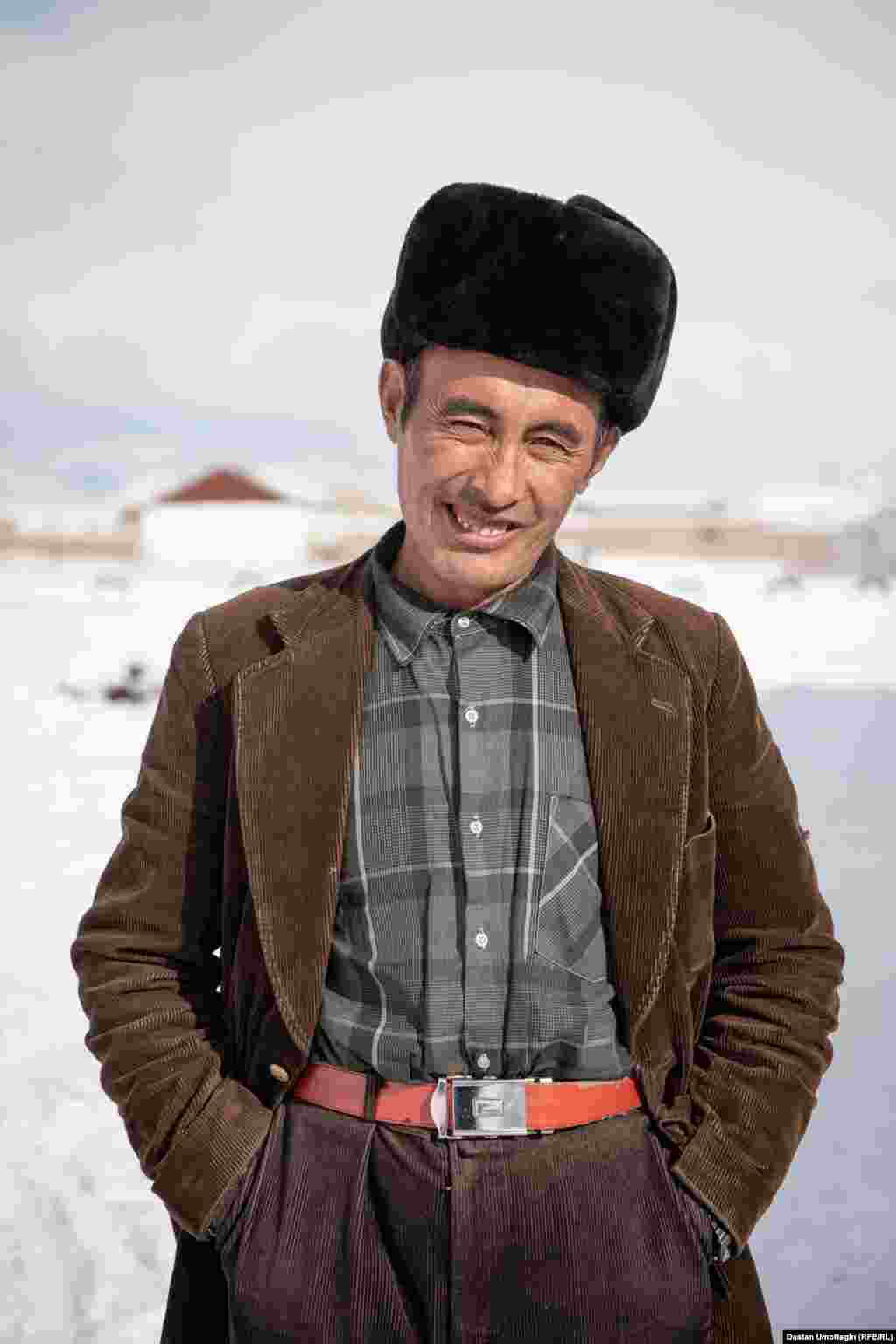 Абдулнасир Эмин уулу 46 жашта. 
