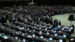 Иранските пратеници во текот на викендот со огромно мнозинство гласаа за забрзување на прегледот на законот.