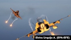 Dva španska aviona F-18 na vežbama NATO-a, 25. oktobar 2019.