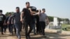 Тела жертв нападения на школу в столице российского региона Татарстан переданы их семьям, в Казани проходят похороны, <a href="https://d1kyuo1xiz5c5j.cloudfront.net/a/31250989.html" target="_blank">сообщает Радио Азаттык</a>