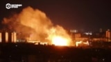 Жители дома в Киеве, в который попала российская ракета, рассказывают об обстреле