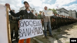 Протест біля посольства Росії в Києві, де проходять вибори до російської Державної думи, 18 вересня 2016 року