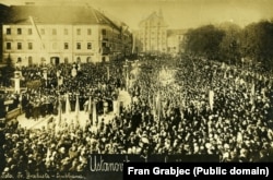 'Tu volju naših predstavnika da uđemo u zajedničku državu Srbi su iskoristili i napravili aranžman koji nije odgovarao, ne samo Slovencima, nego i drugim, manjim narodima u Jugoslaviji.' (Proglašenje Kraljevine SHS u Ljubljani, 1918.)