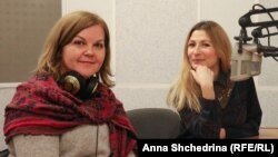 Эмине Джеппар на Украинском радио, дает интервью для программы «Голос Крыма»