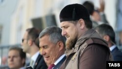 Оьрсийчоь -- Кадыров Рамзан а, Мнниханов Рустам а Москох коьрта мабждиг схьадоьллучу хенахь, Гезг. 23, 2015