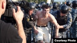 Денис Луцкевич на Болотной площади 6 мая 2012 года 