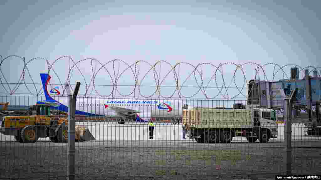 На аэродромной «рулежке» продолжаются строительные работы