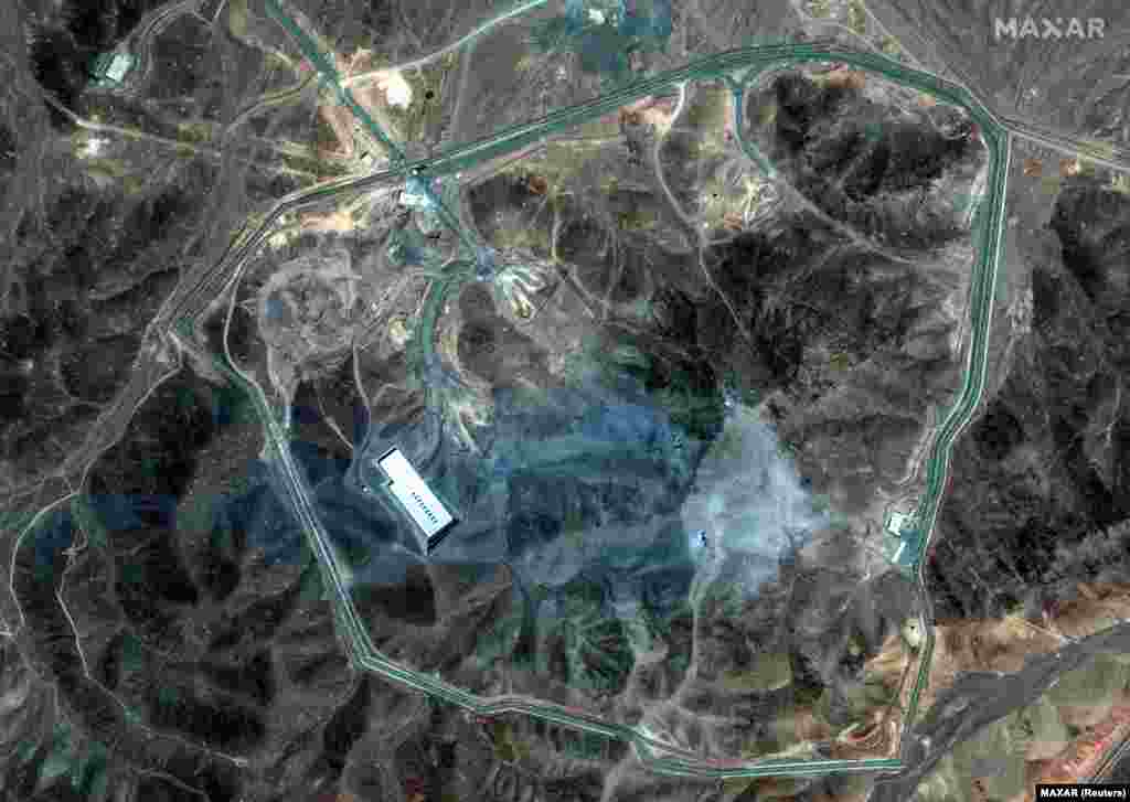 O vedere prin satelit a complexului subteran Fordow înainte și după ce SUA a lovit instalația nucleară de lângă Qom, pe 22 iunie.