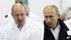 Бизнесмен Евгений Пригожин и президент России Владимир Путин