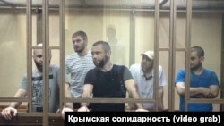 Фігуранти сімферопольської «справи Хізб ут-Тахрір» Теймур Абдуллаєв, Узеїр Абдуллаєв, Рустем Ісмаїлов, Айдер Саледінов, Еміль Джемаденов на засіданні суду. Архівне фото