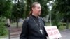 Гомельскі праваслаўны сьвятар Уладзімір Драбышэўскі выйшаў на адзіночны пікет. Гомель, 13 жніўня.