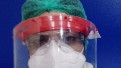 ډاکټر عايشه امجد د کار پر مهال.
