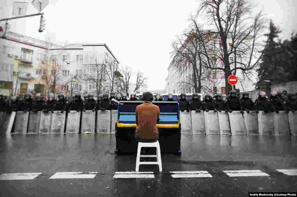 Holanđanin ukrajinskog porijekla, Markian Macekh, prikljušio se demonstrantima u Kijevu.