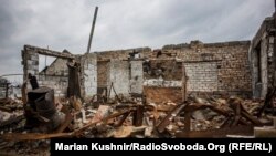 Иллюстративное фото. Разрушенные здания в Станице Луганской. Луганская область, март 2016 года