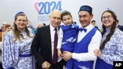 Президентът на Русия Владимир Путин посветено на "Годината на семейството" в Русия