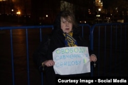 Катерина Мальдон під час пікету на підтримку Надії Савченко та Олега Сенцова