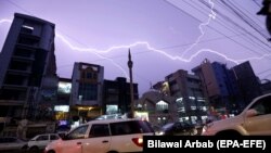 پي ډي اېم اې وايي د باران پر مهال د تېزې سیلۍ امکان دی - پخوانی انځور.