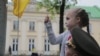 Маленька жителька Луганщини підняла державний прапор у Львові (відео)